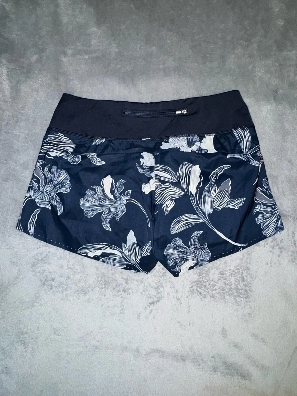 Athleta Laser Cut Running Shorts Floral Navy Blue and White Women’s Size Small